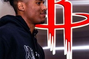 爱游戏下载 -社区盾赛程吃紧，多伦多猛龙转会期官宣签约，态度坚定，球队文化再被提及(去西双版纳旅游大概需要多少钱)