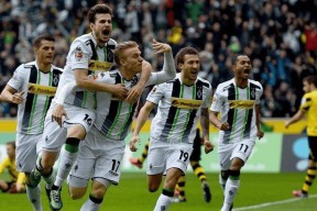 爱游戏网页版入口 -包含清晨门兴格拉德巴赫备战足总杯，状态回暖细节曝光，气氛紧张，轮换策略成焦点的词条