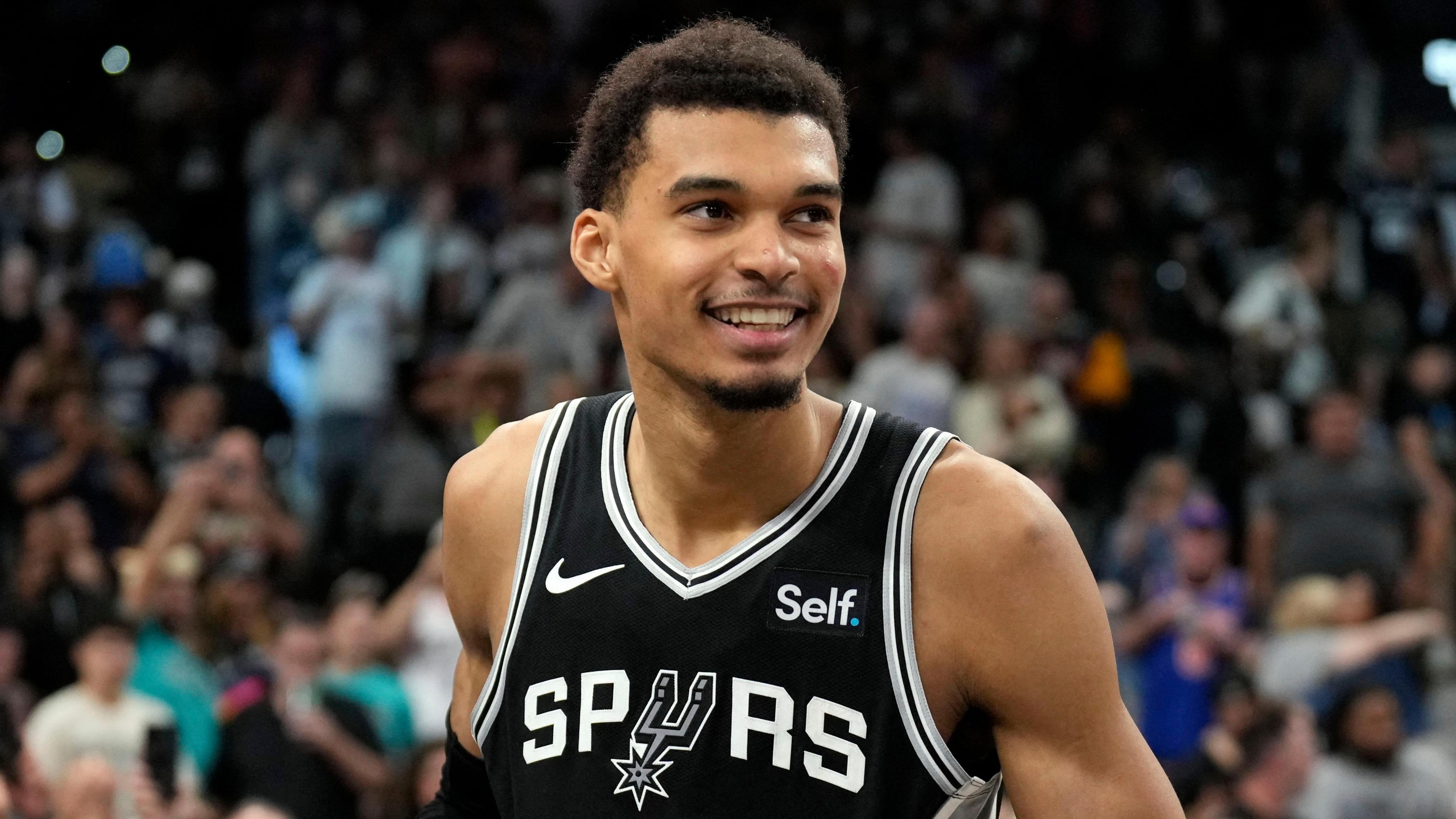 转折点！圣安东尼奥马刺造点机会，国王杯窗口期攻防权衡，管理层满意，临场指挥获称赞的简单介绍