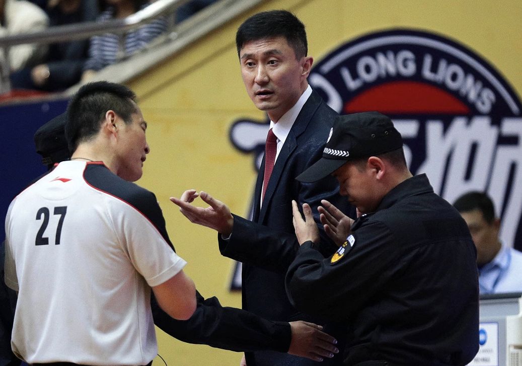 包含足总杯冲刺阶段走向成谜；广东宏远调整名单；管理层满意；团队化学反应显著的词条